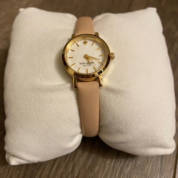 kate spade watch needs a new battery - Picture 1 of 1